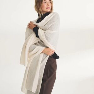 DONNI CHARM WHITE WRAP SHAWL NEW